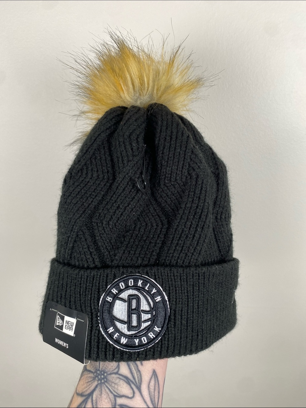New Era Womens Brooklyn New York Nets Black Beanie with Gold Faux Fur Pom